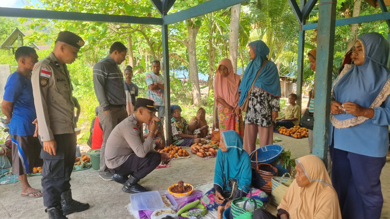 Razia di Pasar, Polsek Alor Barat Daya Amankan Miras dan Judi