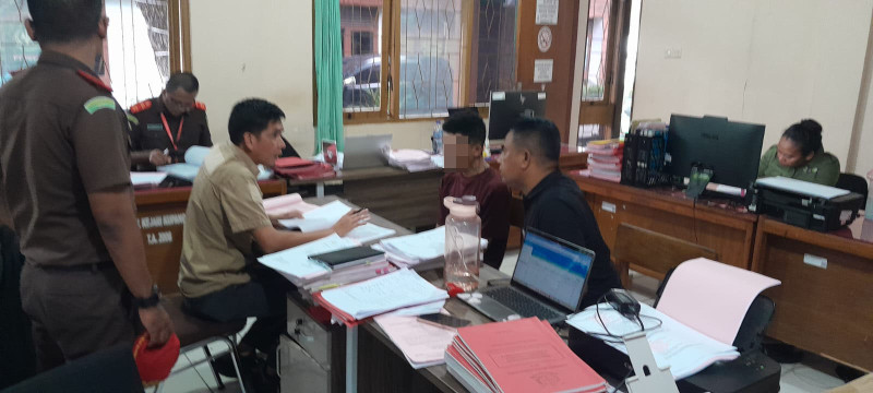 Berkas Perkara Lengkap, Remaja Spesialis Pencuri di Indomaret Dilimpahkan Polsek Kota Lama Ke Kejaksaan