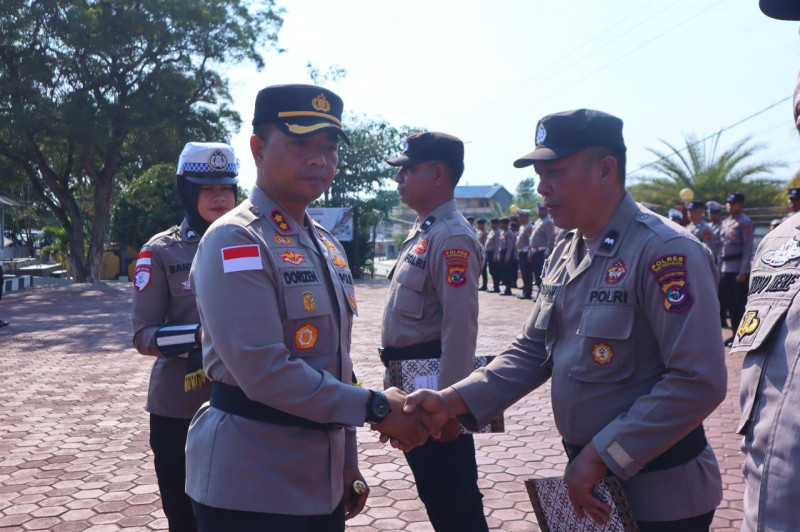 Apresiasi Kinerja Anggota, Kapolres TTS Beri Penghargaan Pada Anggota Berprestasi
