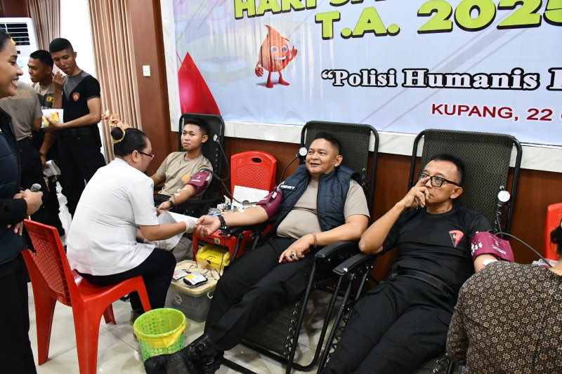 Humas Polda NTT dan Polres Jajaran Gelar Donor Darah Serentak Peringati HUT Humas ke 74