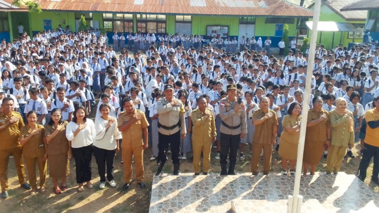 Gencarkan Kegiatan Police Goes To School, Polres Rote Ndao Ajak Siswa Cegah Kenakalan Remaja di Sekolah