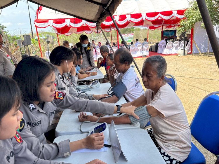 Puluhan Warga Kupang Barat Dapat Layanan Kesehatan Gratis dari Polda NTT