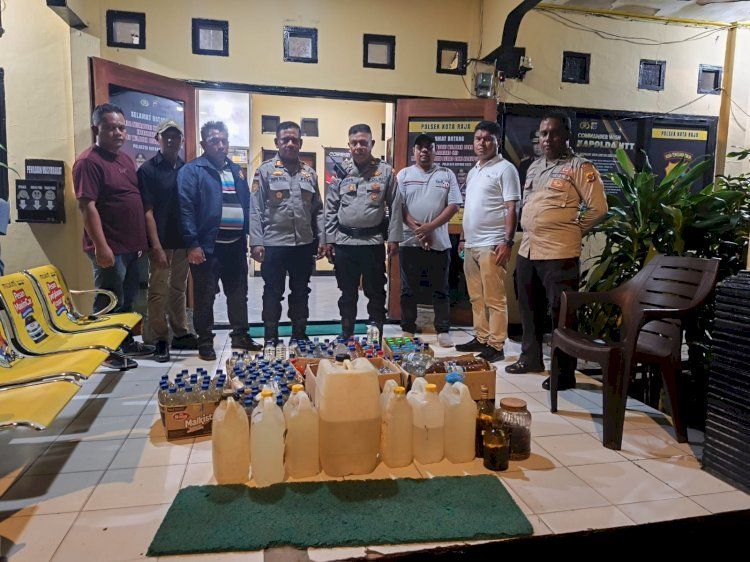 Ratusan Botol Miras Ilegal Diamankan Polsek Kota Raja Dalam Razia Akhir Pekan
