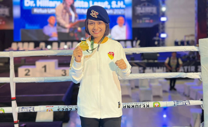 Polwan Satbrimobda Polda NTT Raih Medali Emas Pada Kejurnas Tinju 2025 di Sulawesi Tengah