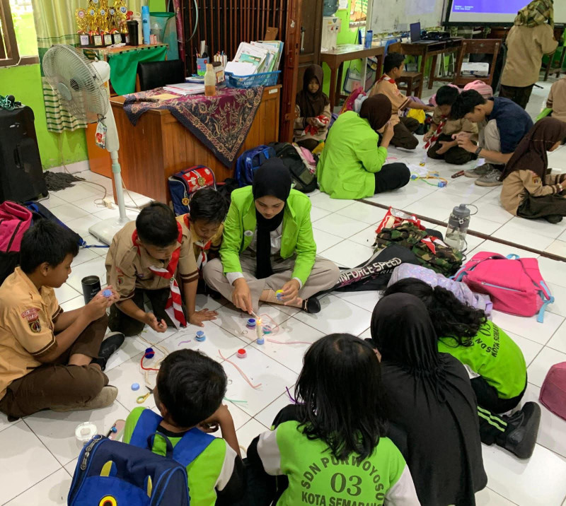 Mahasiswa KPI UIN Walisongo Ajak Siswa SDN Purwoyoso 3 Peduli Alam Sejak Dini