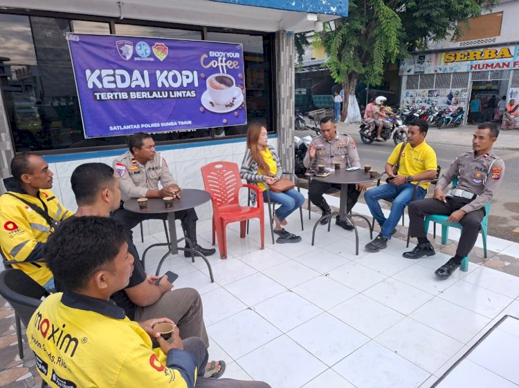 Satlantas Polres Sumba Timur Hadirkan Kedai Kopi Tertib Berlalu Lintas di Pos Lalu Lintas