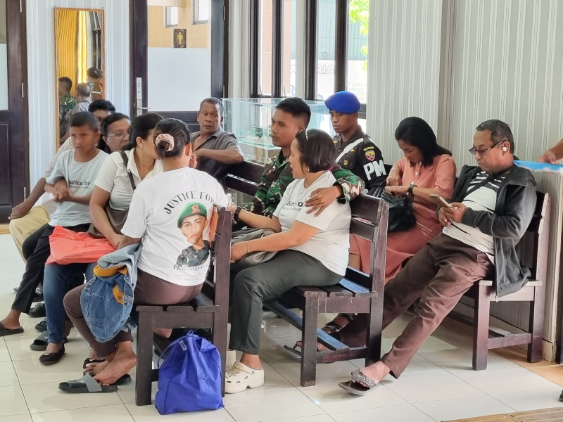 Tuding Saksi Beri Keterangan Palsu, Keluarga Prada Lucky Mengamuk di Pengadilan