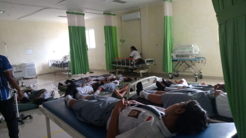 Puluhan Siswa SMA Manda Elu-Sumba Barat Daya Diduga Keracunan MBG