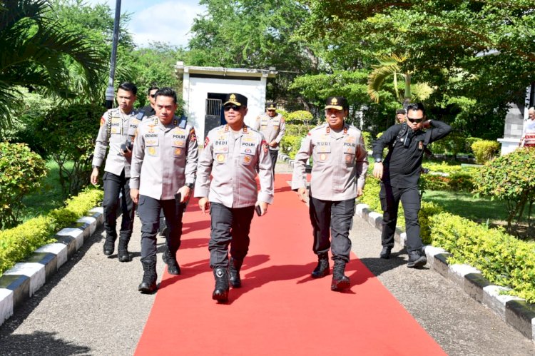 Ke NTT, Wakapolri Kunjungi Warga Pulurera Dan Konga-Flores Timur Serta Cek SPPG Polri di Kupang