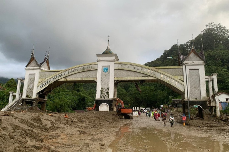 Menteri PU Targetkan Pengungsi Banjir dan Longsor di Sumatera Pulang Sebelum Ramadan