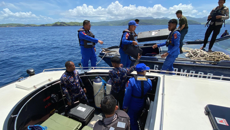 Ditpolairud Polda NTT Tambah Peralatan Dukung Percepatan Pencarian Korban Kapal Tenggelam di Pulau Padar