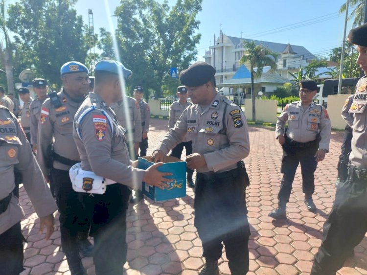 Anggota Polres Kupang Berdonasi Bagi Korban Bencana Sumatera