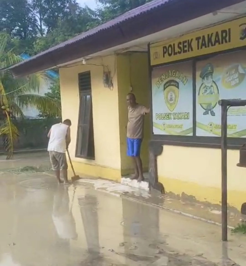 Hujan Satu Jam, Mako Polsek Takari-Kupang Terendam Banjir dan Lumpur
