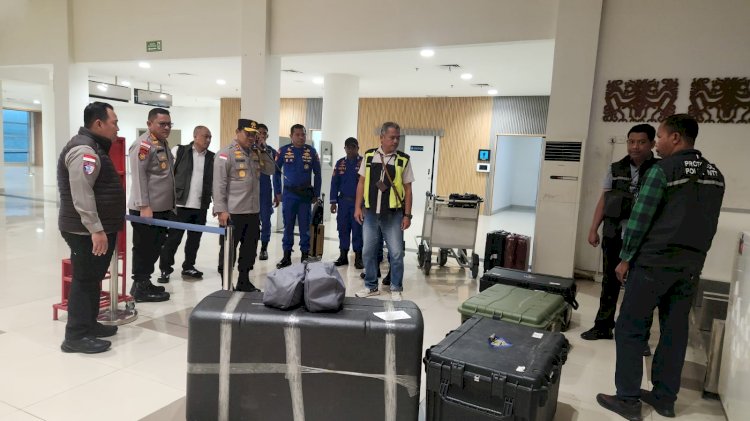 Ke Labuan Bajo, Kapolda NTT Pimpin Operasi SAR Pencarian Korban KM Putri Sakinah