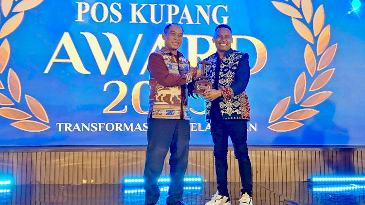 Ungkap Tindak Pidana Konvensional, Kapolres Sumba Timur Terima Pos Kupang Award 2025
