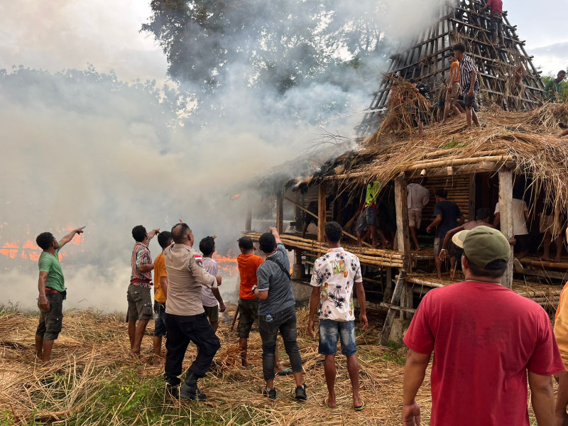 Puluhan Rumah Adat di Sumba Barat-NTT Terbakar, Ratusan Warga Kehilangan Tempat Tinggal