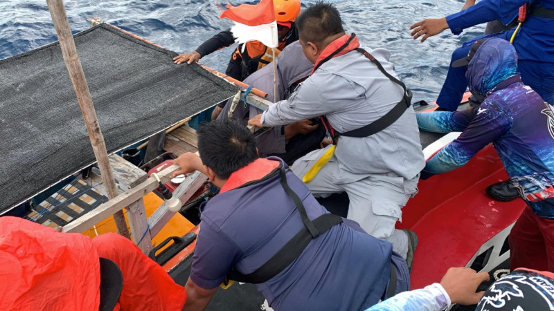 Kapal Mati Mesin, Enam Nelayan Dievakuasi Dalam Keadaan Selamat