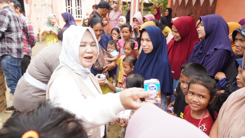 Bupati Langkat Pastikan Kehadiran Pemerintah, Salurkan Bantuan ke Warga Salahaji Pematang Jaya