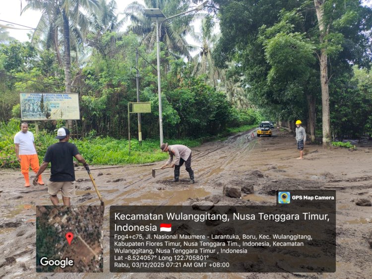 Banjir Lahar Dingin Gunung Lewotobi Laki-Laki Timbun Jalan Lintas Flores