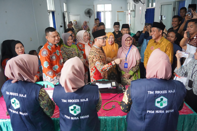 Pastikan Jemaah Sehat dan Layak Berangkat, Wamenhaj Tinjau Langsung Proses Pemeriksaan Istithaah Kesehatan Calon Jemaah Haji di Puskesmas