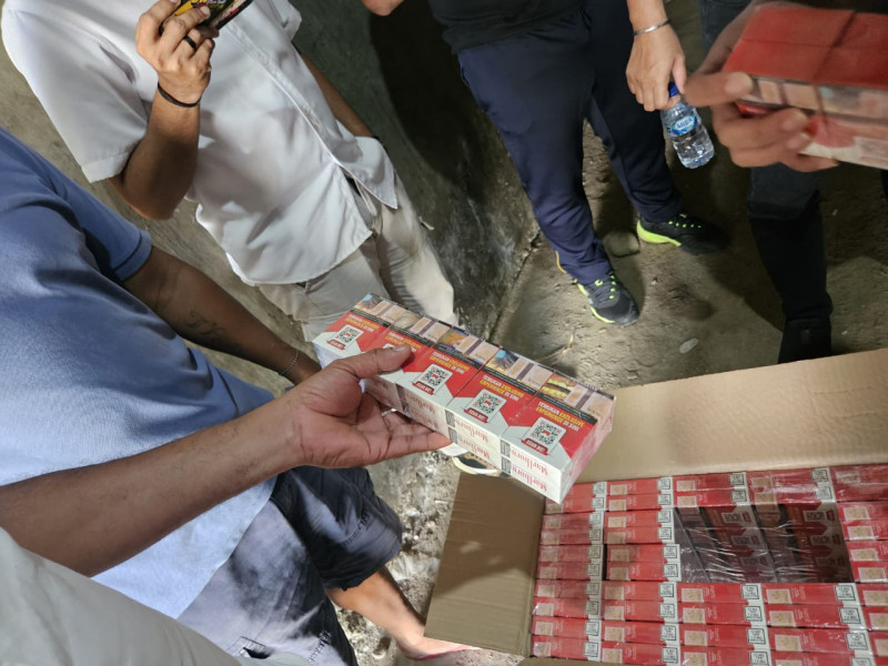 Dua WNA Asal China Jual Rokok Ilegal di TTU,  Kerugian Ditaksir 20 Miliar