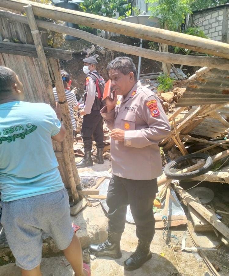 Longsor di Kelurahan Oebufu-Kupang Makan Korban, Satu IRT Tewas Tertimpa Longsoran