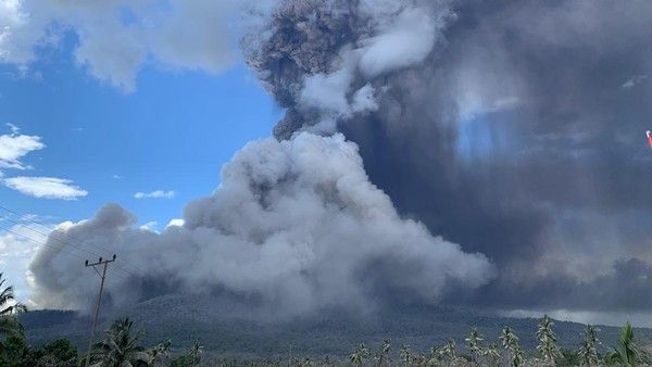 Gunung Api di Kabupaten Flores Timur dan Lembata, NTT  Erupsi Lagi