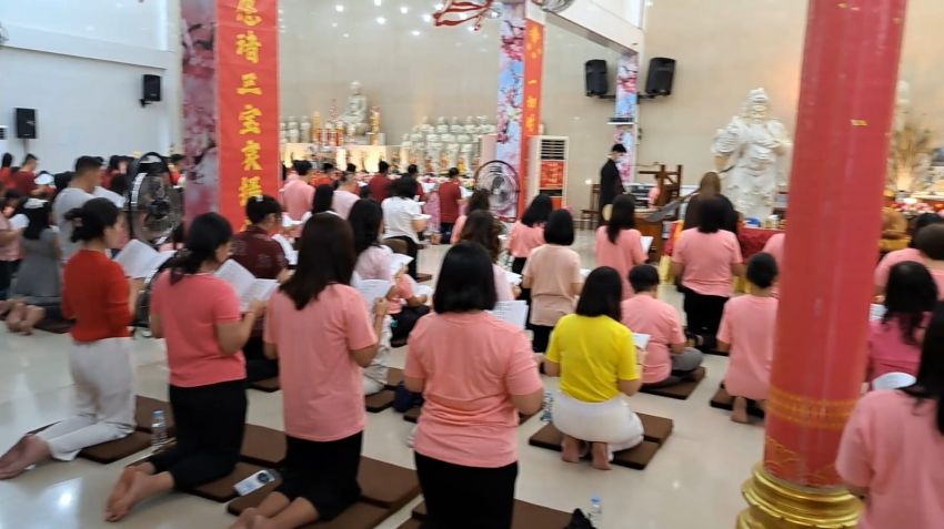 Tahun Baru Imlek ke 2576 di Vihara Varja Ganda Tebingtinggi Bernuansa Pink