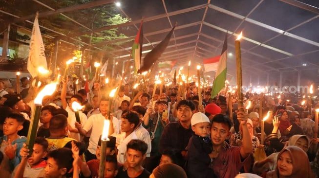 Sambut Ramadan 2025, Warga Gelar Pawai Obor di Medan