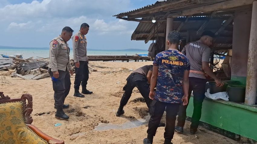 Gelombang Tinggi di Pantai Kupang Barat-NTT, Rumput Laut Milik Petani Kupang Rusak Total