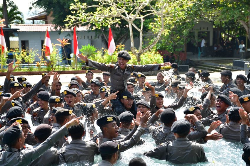 Akhiri Tradisi Pembaretan, Bintara Remaja Angkatan 52 Resmi Jadi Bagian Polri