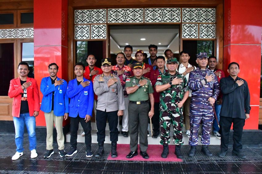 Jelang Ramadhan, Polda NTT dan Mahasiswa Gelar Bakti Sosial Polri Presisi