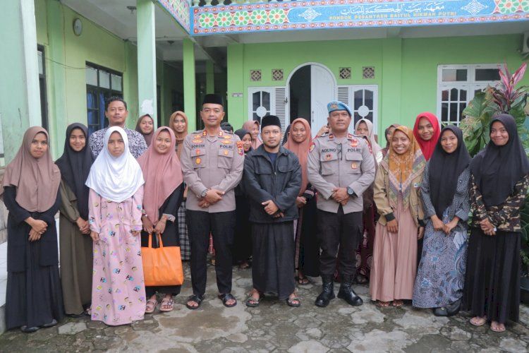 Kapolres Sumba Barat Santuni Anak Yatim Piatu