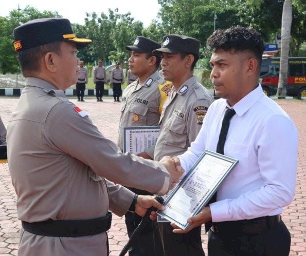 Berdedikasi, Empat Anggota Polres Kupang Dapat Penghargaan dari Kapolres Kupang