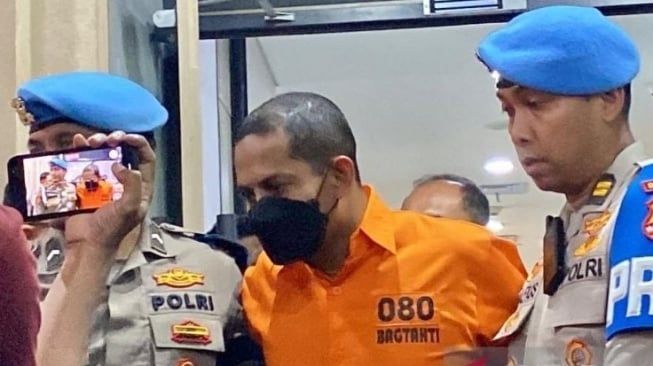 Ditetapkan Jadi Tersangka Predator Anak, Mantan Kapolres Ngada AKBP Fajar Dipecat dari Polri