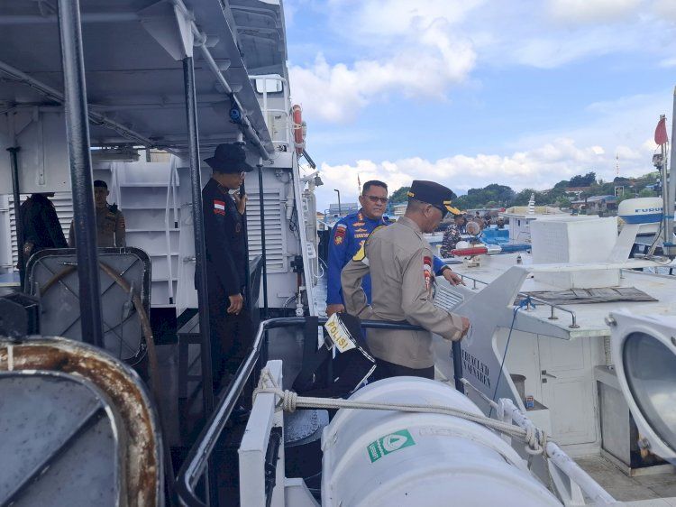 Tiga Kapal Polairud Polda NTT Kawal Ketat Prosesi Laut Semana Santa 2025 di Larantuka