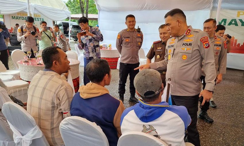 Berbagai Elemen Buruh di Kupang Geruduk Polda NTT