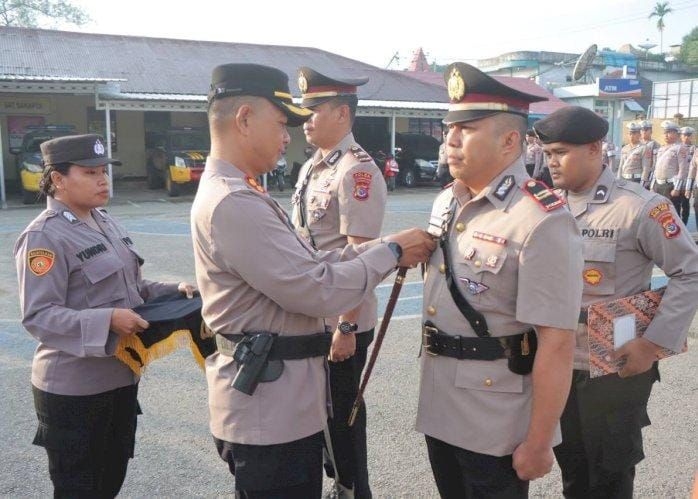 Kasat Lantas dan Kasat Tahti Polres Sumba Barat Berganti