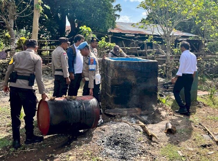 Senpi Rakitan Dan Miras Lokal Diamankan Polisi Di Rote Barat Laut Saat Razia