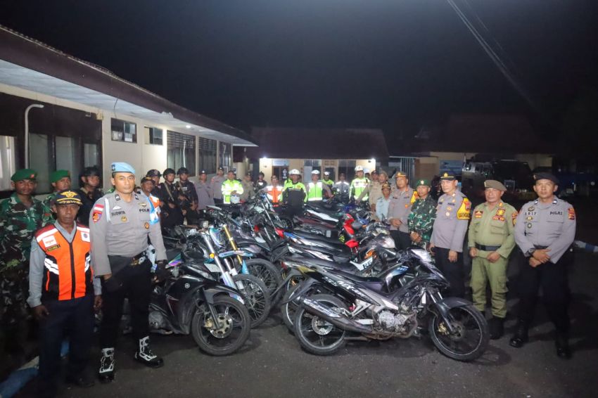 Dipimpin Kapolres Alor, Razia Gabungan Tertibkan Puluhan Kendaraan Knalpot Brong dan Tanpa Lampu