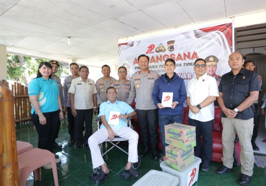 Wakapolda NTT Anjangsana ke Purnawirawan Polri dan Anggota Sakit Menahun