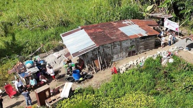 Polres Simalungun Hadirkan Kebahagiaan: Bangun Rumah Layak Huni untuk Pasangan Lansia