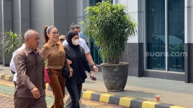 Kasus Pemerasan Reza Gladys: Nikita Mirzani Disita Mobil dan Uang Rp3 Miliar