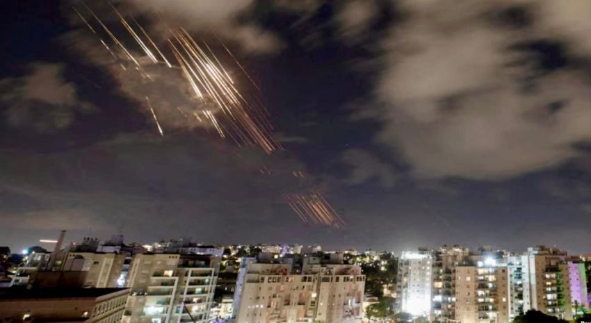 Baru Pertama Kali Dipakai Rudal Iran Hancurkan Markas Mossad di Tel Aviv, Israel Membantah