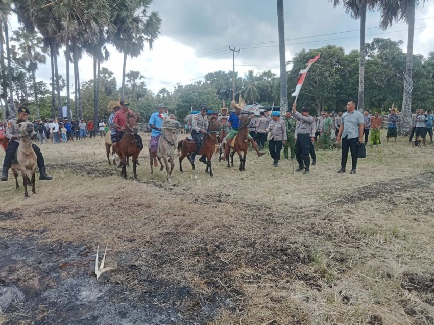 Festival Hus Kuda Lidor Meriahkan Peringatan HUT Bhayangkara Ke - 79 Di Rote Ndao