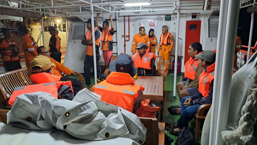 Sembilan Nelayan Diselamatkan Tim SAR Gabungan di Perairan Pulau Dae saat Kapal Mati Mesin
