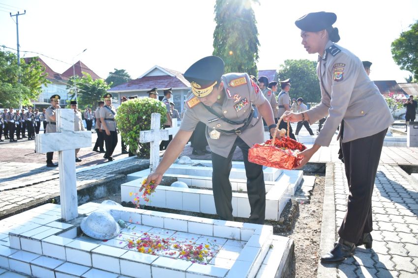 Songsong HUT Bhayangkara ke 79, Kapolda NTT Ziarah di TMP Dharmaloka-Kupang