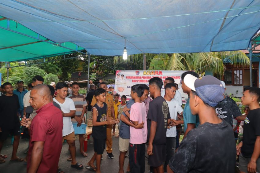 Polres Alor Kawal Prosesi Perdamaian Adatiah Pemuda Lipa dan Pemuda Air Kenari