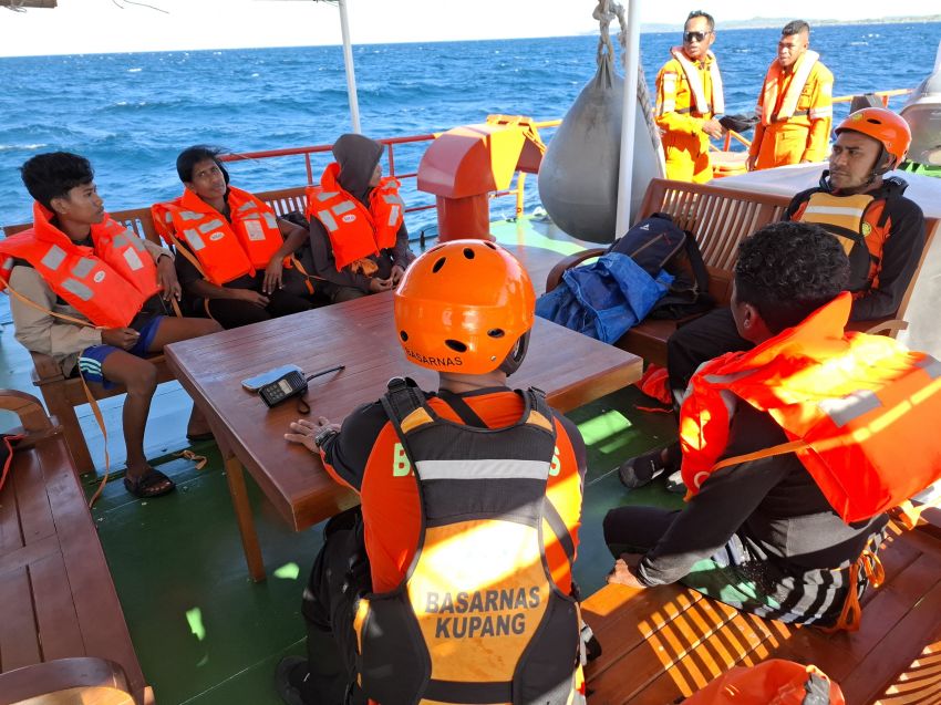 Kapal Mati Mesin, Delapan Penumpang KM Bangkit Berhasil Diselamatkan