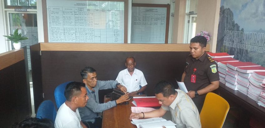 Polres Kupang Limpahkan Tersangka dan Barang Bukti Kasus Penganiayaan ke Kejaksaan